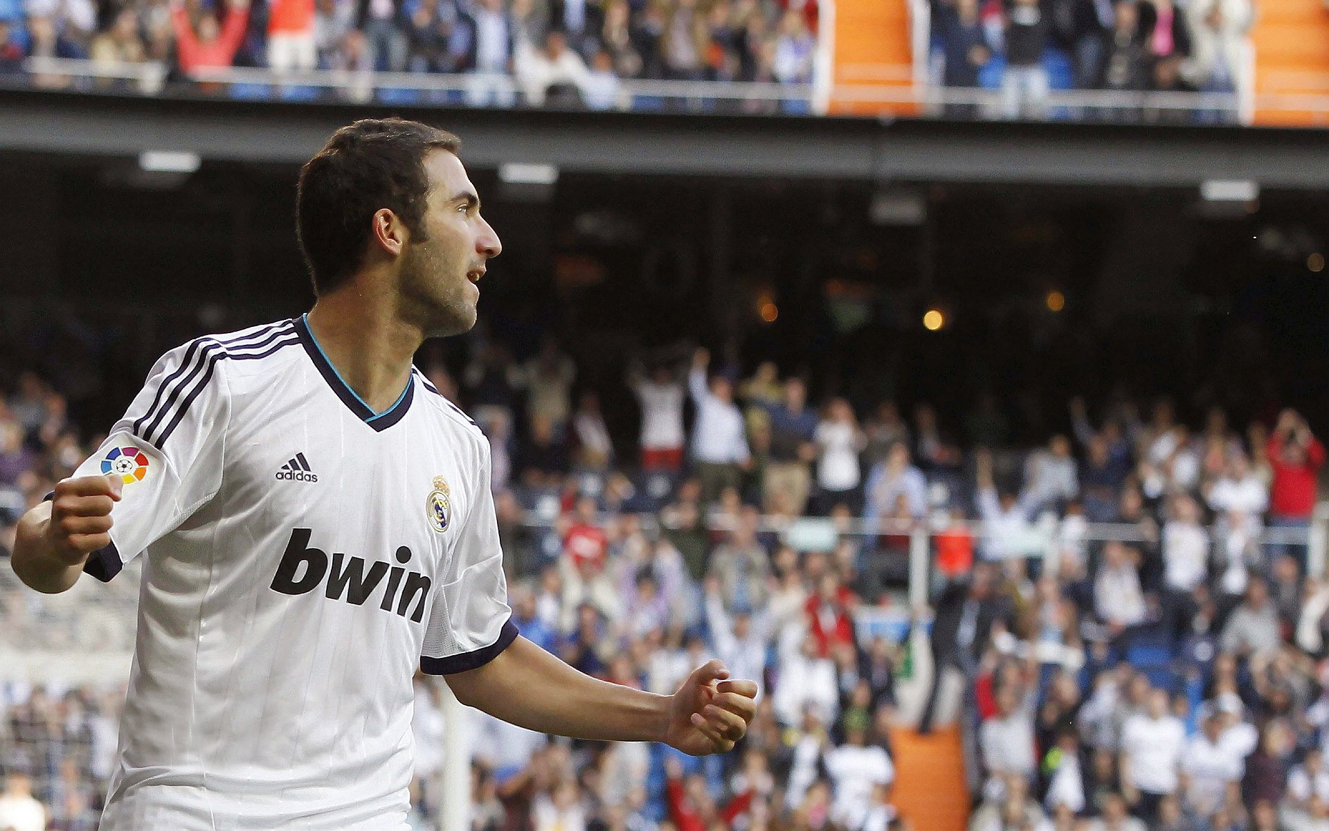 热刺门将洛里神勇扑出点球，助球队取胜，热刺门将洛里骨折